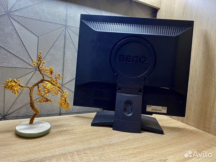 Монитор Benq FP7IG+ 75гц с небольшим дефектом