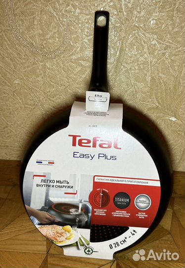Сковорода Tefal 28 см Easy Plus c антипригарным