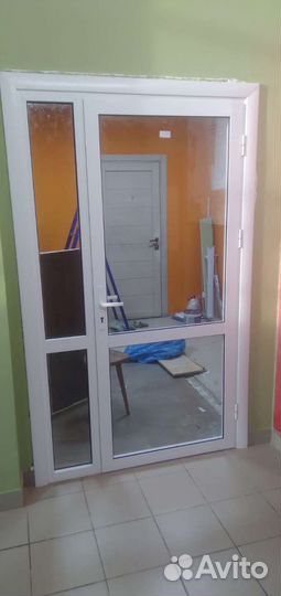 Дверь алюминиевая