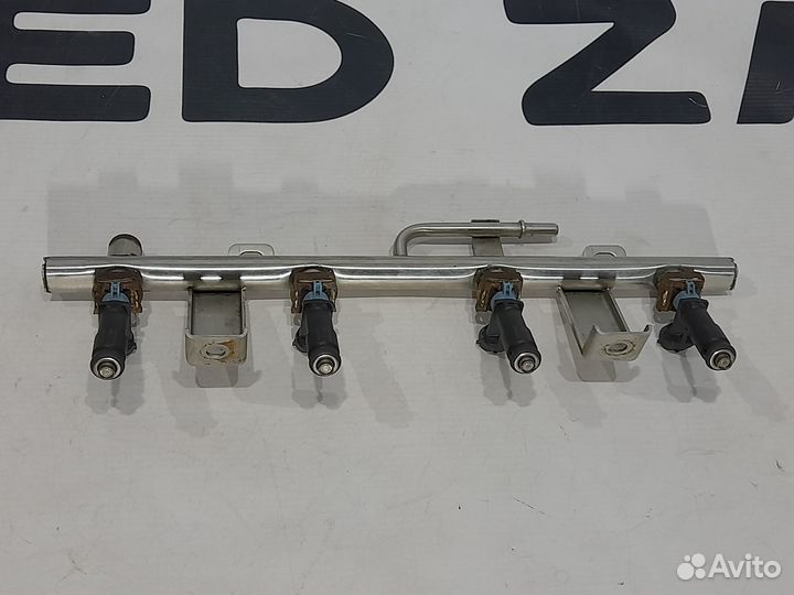 Топливная рампа с форсунками