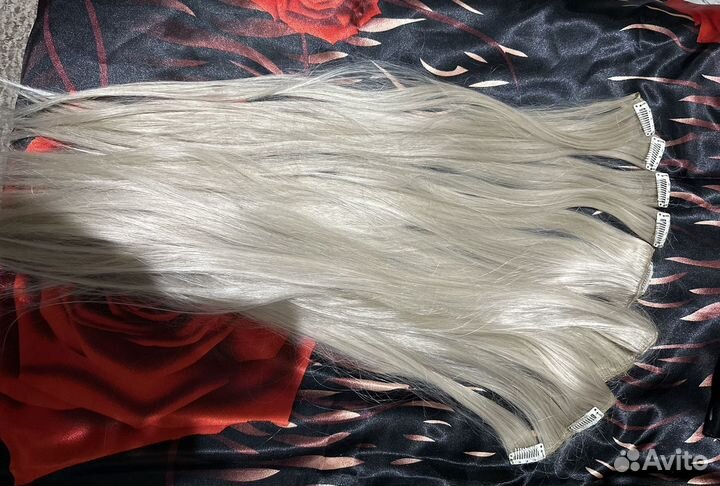 Волосы на заколках блонд