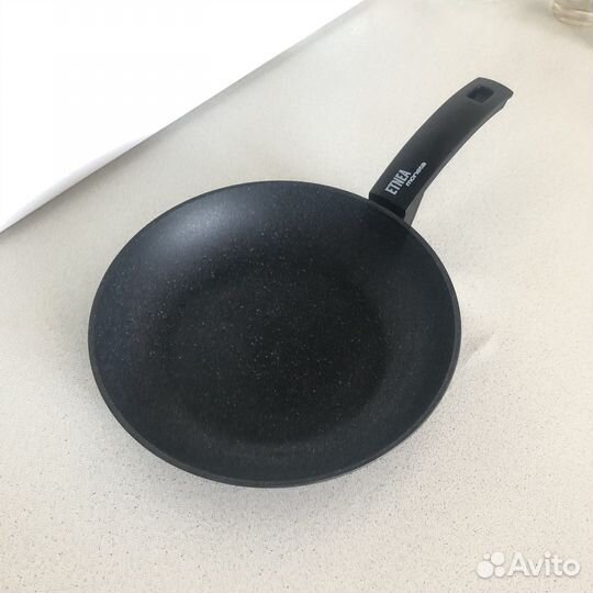 Сковорода с антипригарным покрытием