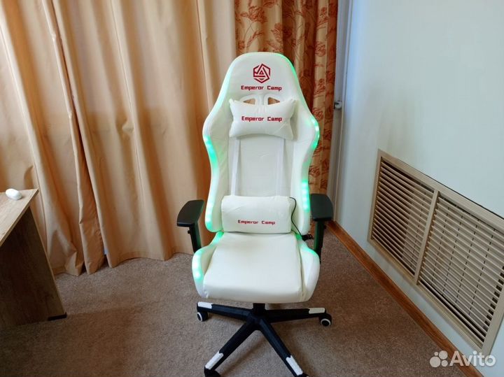 Компьютерное кресло white Emperor camp до 130 кг
