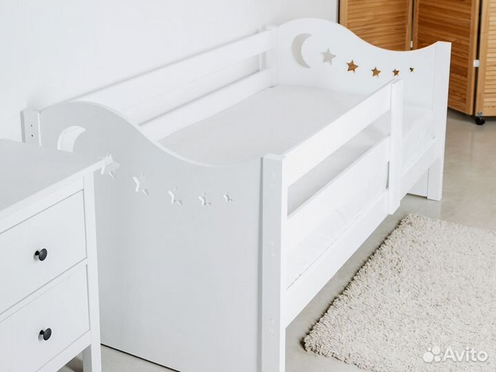 Детская кровать из массива