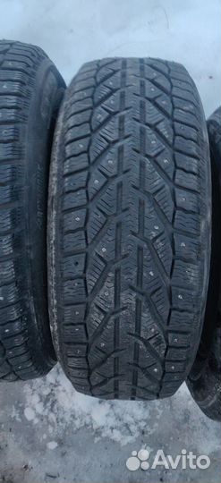 Tigar SUV Ice 215/65 R16