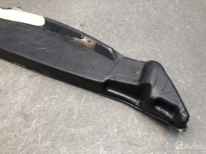Уплотнитель крыла передний левый Hyundai Genesis G