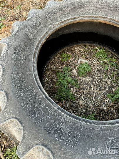 Покрышка с трактора 520/85R42