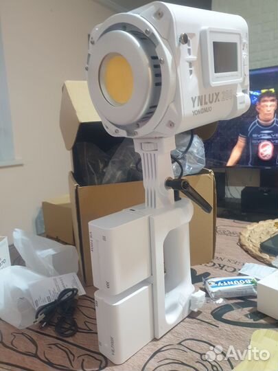 Видеосвет yongnuo ynlux 200 с ручкой и NP F 970