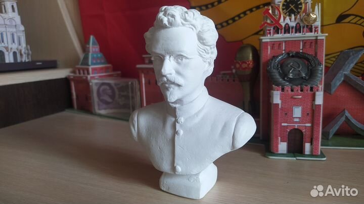 Бюст Льва Троцкого