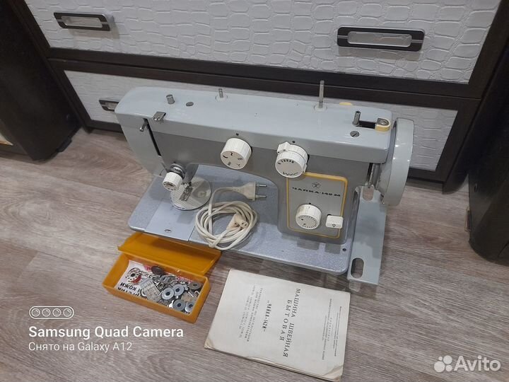 Швейная машина чайка 142м