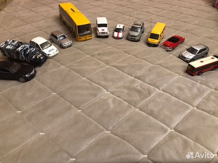 Продаю набор машинок