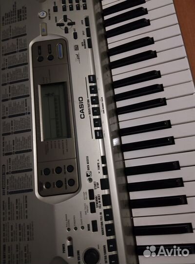 Продам синтезатор