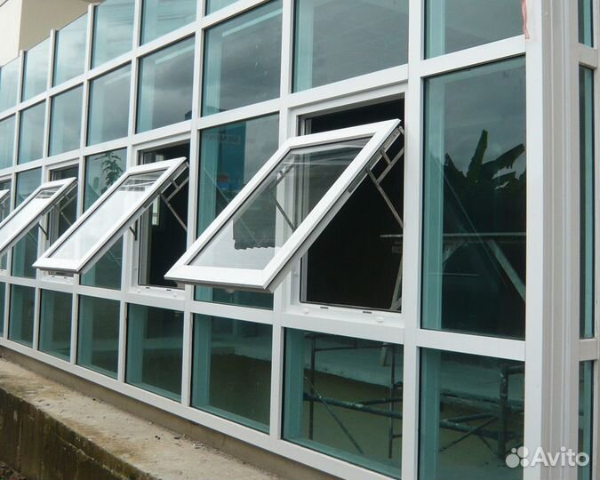 Безрамное остекление крупных объектов