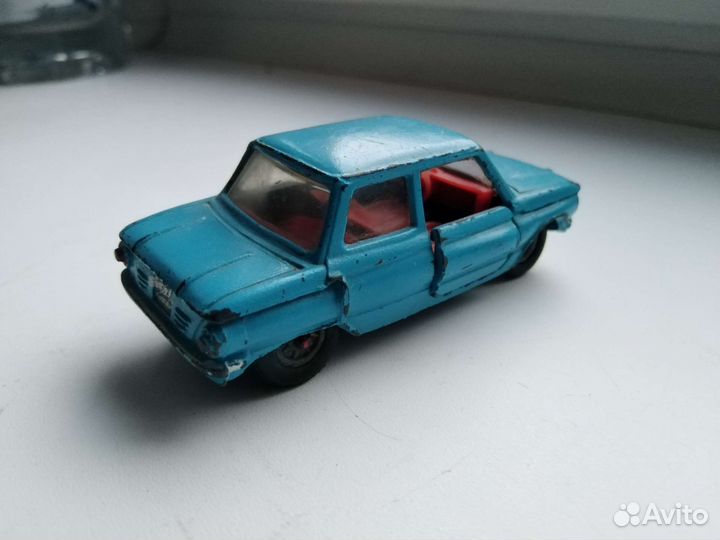 Модель автомобиля Запорожец 1/43 СССР