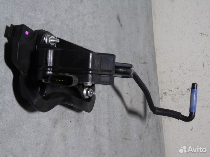 Электронная педаль lexus IS 2017