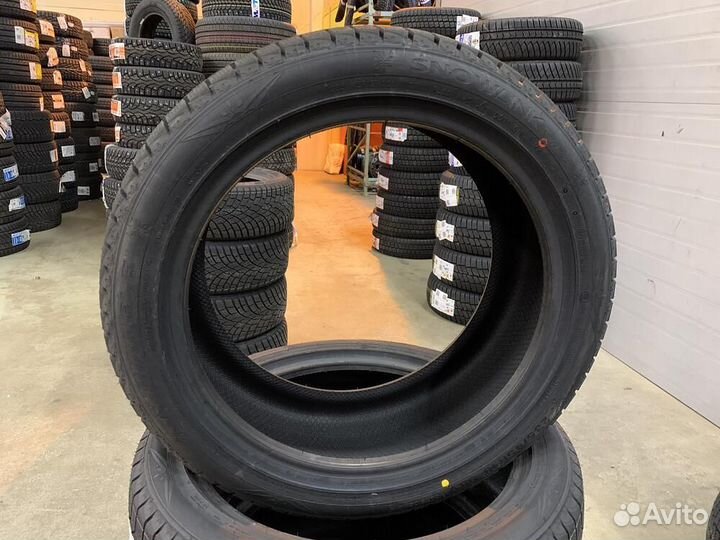 Triangle PL02 235/45 R18 98V