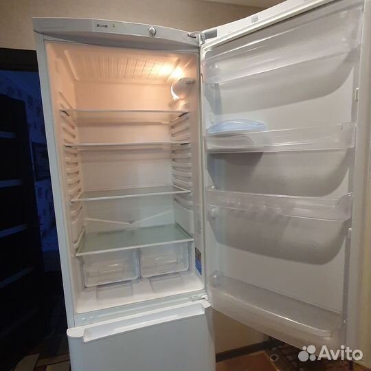 Холодильник Indesit