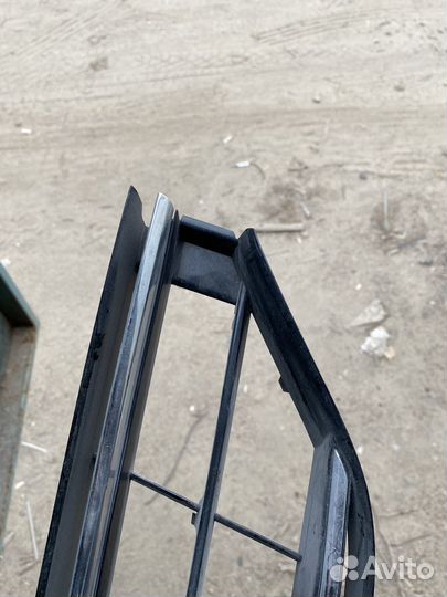 Решетка бампера Ауди А 8