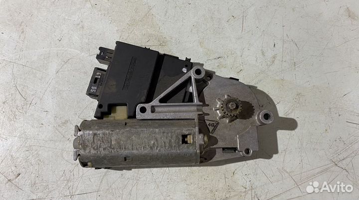 Моторчик люка BMW 5 series E39