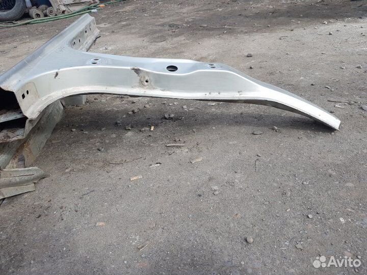 Центральная стойка кузова левая Toyota Camry CV40