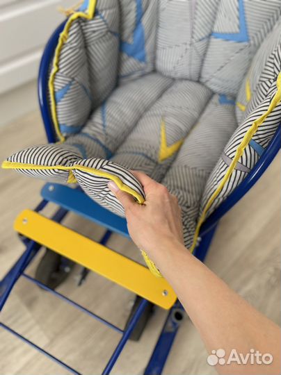 Детские санки на колесах с вкладышем