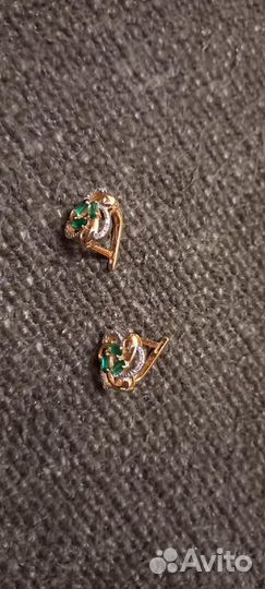 Серьги с бриллиантамии изумрудом