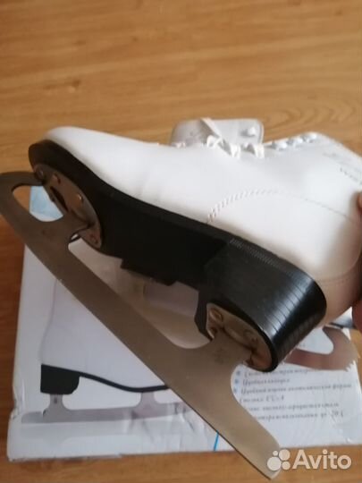 Коньки фигурные женские 38 размер