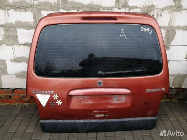 Крышка багажника Пежо Партнер 1 в сборе