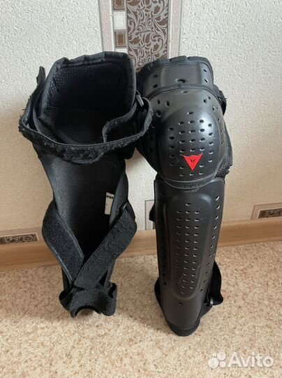 Мотонаколенники Dainese