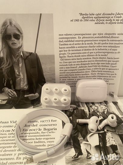 Продам беспроводные наушники