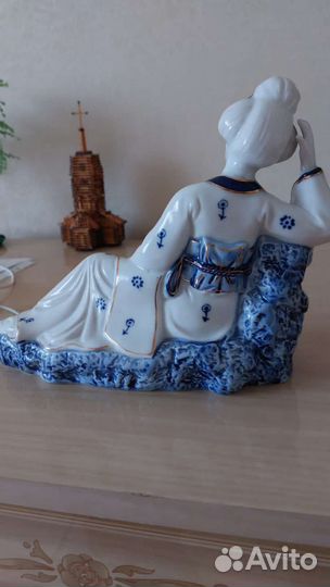 Статуэтка фарфор антиквариат