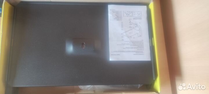 Настенная подставка trone