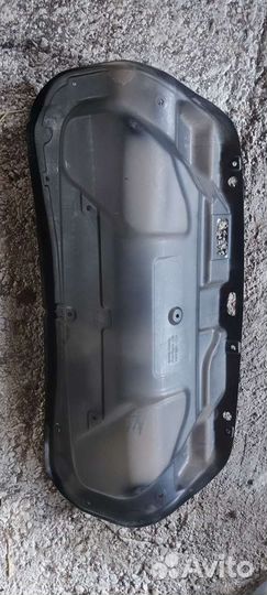 Обшивка крышки багажника Nissan Skyline v35