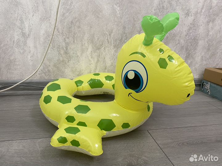 Надувной круг для плавания