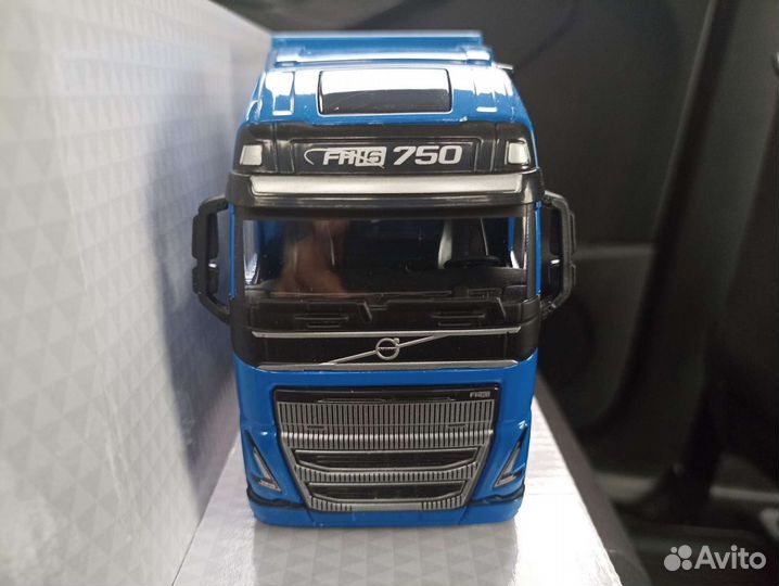 Volvo FH16 GL 750 XXL с полуприцепом ’Toyo Tires’