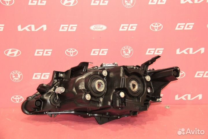 Фара галоген правая Toyota Camry 14 - 17