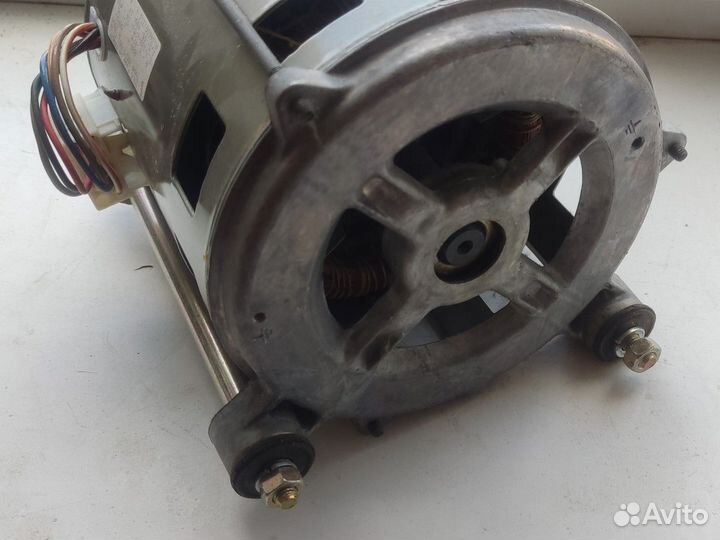 Двигататель стиральной машины Zanussi