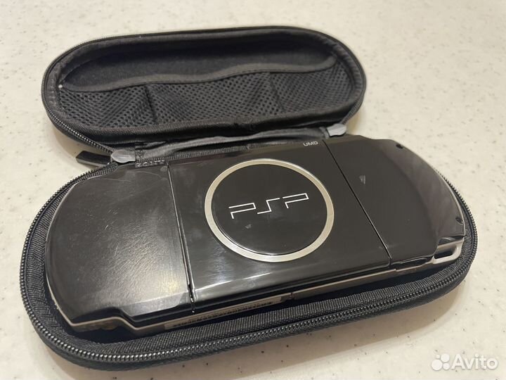 Sony PSP 3008 (прошитая) + 12 игр на дисках
