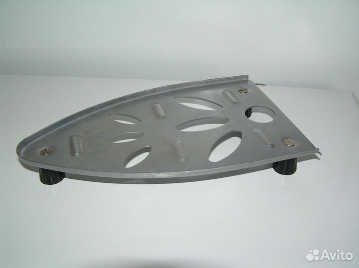 Утюги и подставка под утюг времён СССР