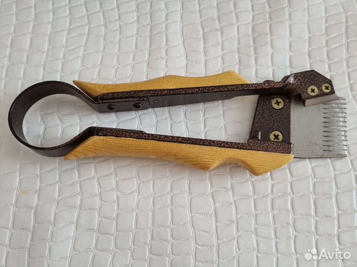 Винтажная ручная машинка для стрижки