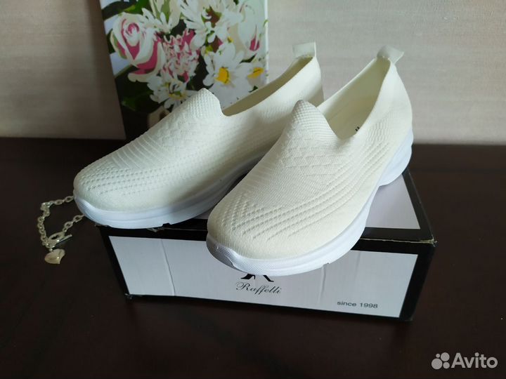 Слипоны женские новые белые