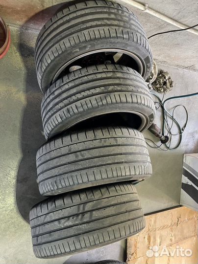 Pirelli P Zero PZ4 275/35 R20 и 285/35 R20 104Y