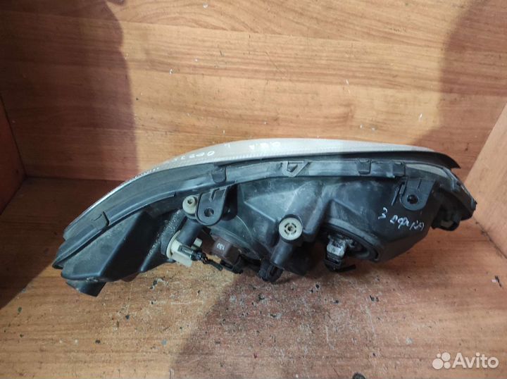Фара левая Опель Зафира А
