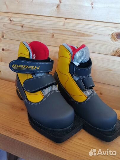 Лыжные ботинки детские 31 размер