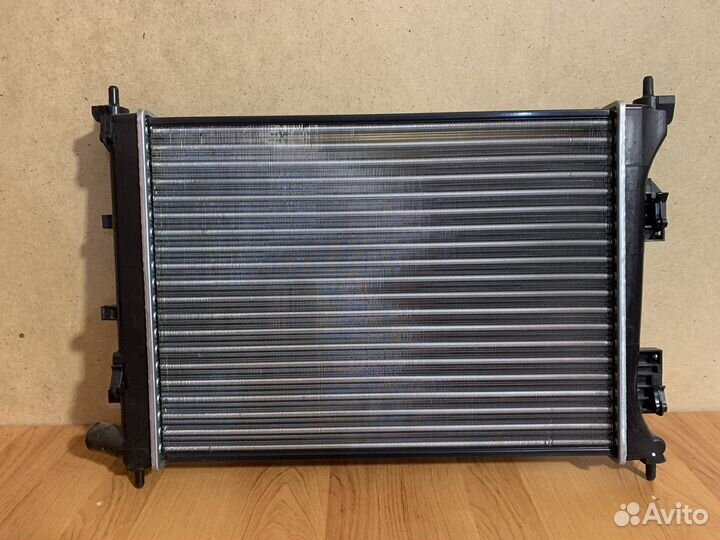 Радиатор охлаждения Hyundai Solaris 1,4-1,6 MT