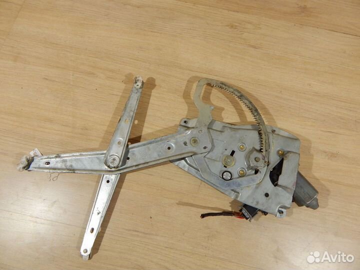 Стеклоподьемник передний правый Опель Омега Б