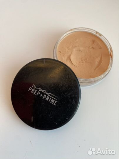 База для век под макияж Mac