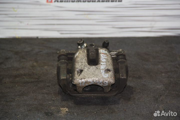 Суппорт зад право c Toyota Vellfire GGH20W 2GR-FE