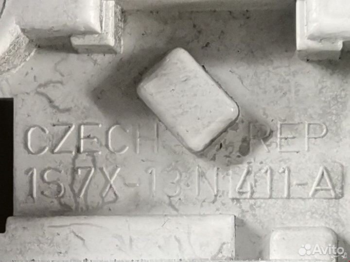 Фонарь задний для Ford Mondeo 3 1371849