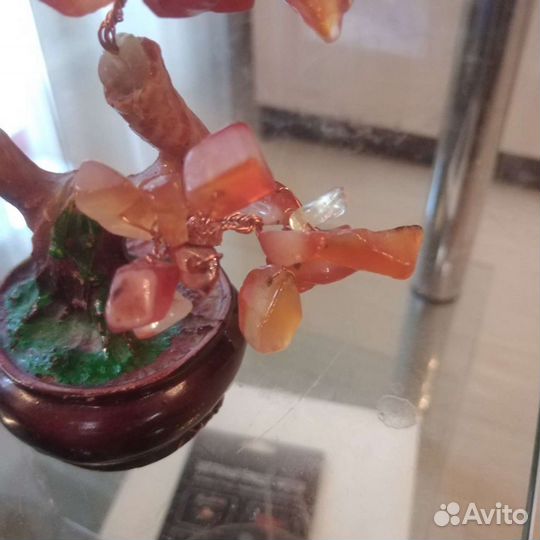 Дерево из натуральных камней